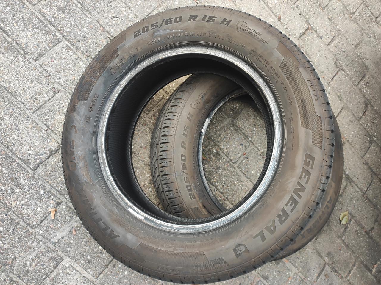 Twee stuks General Altimax One S zomerbanden 205/60 R15 91H