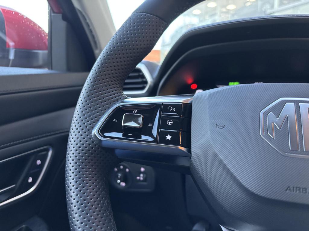 MG ZS mg hybrid+ 1.5 hybrid+ luxury