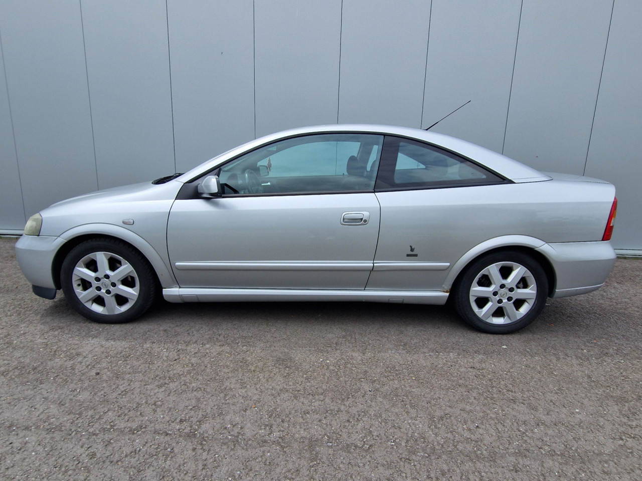 Opel Astra Coupé 2.2-16V