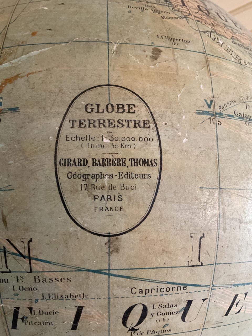 Grote antieke globe ( gips )