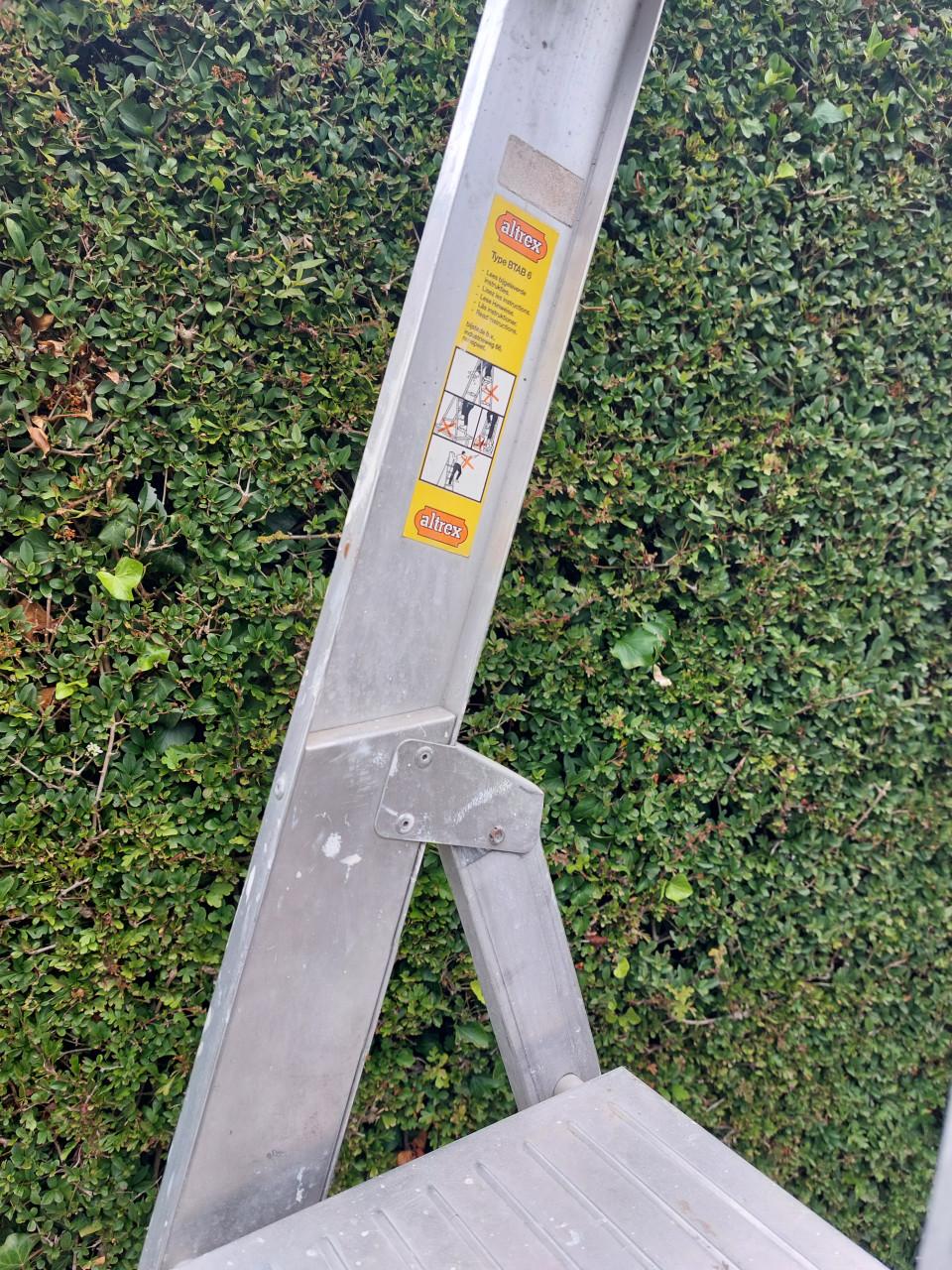 Stevige professionele Altrex trap