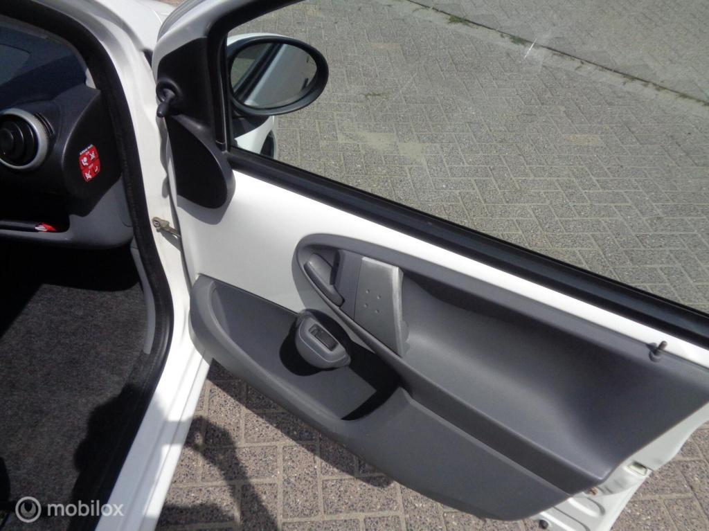 Citroen C1 1.0-12v ambiance/nieuwe apk 07-2027/airco/nieuw banden/zuinig in