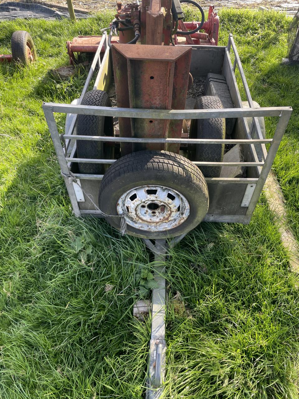 Houtkliever op karretje