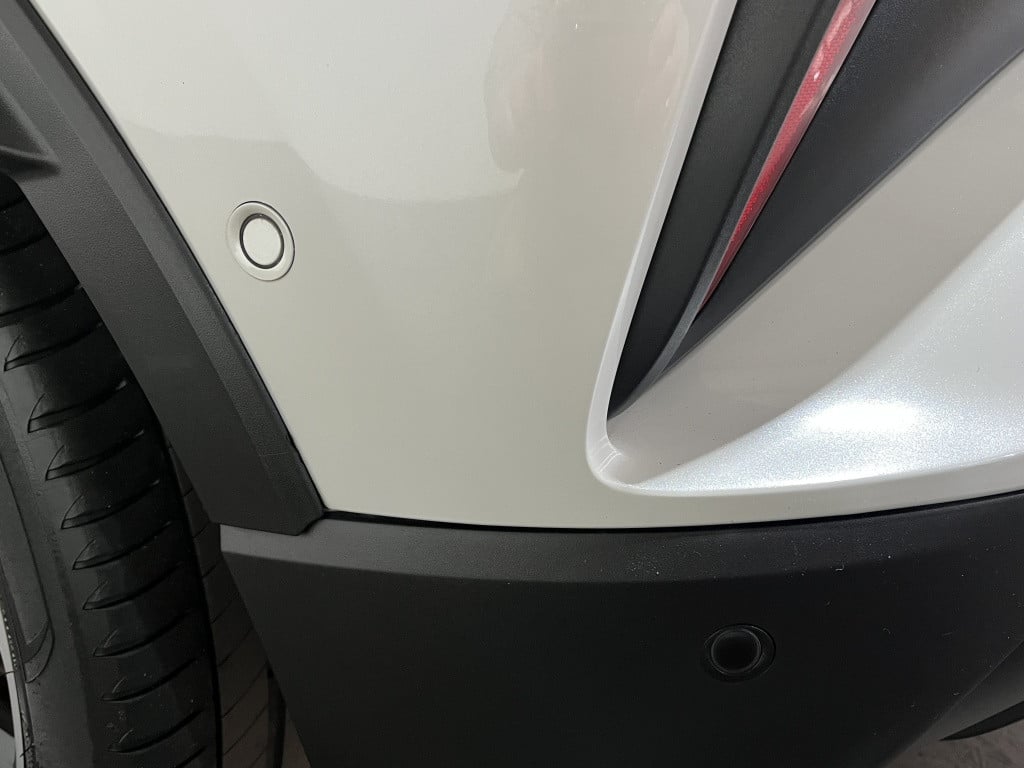 Toyota C-hr 1.8 hybrid bi-tone plus | leer | camera | trekhaak |