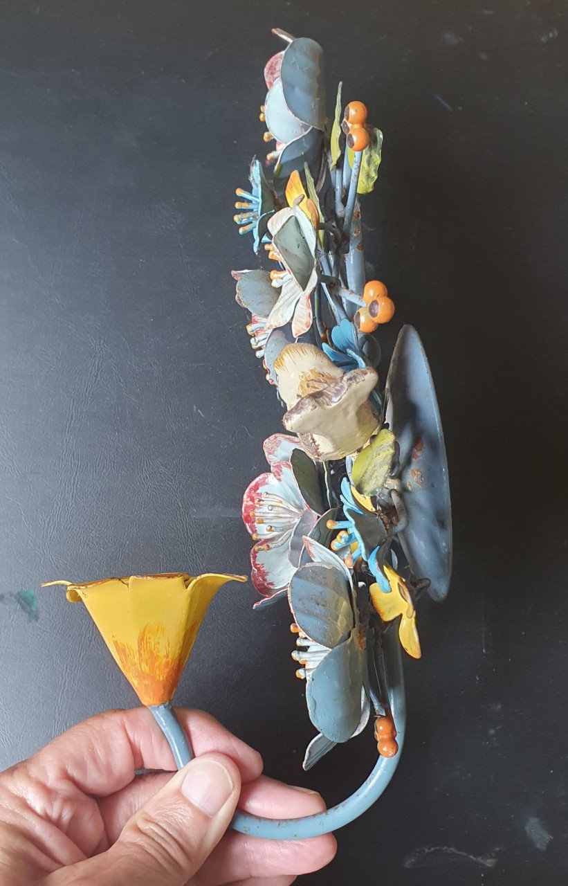2 brocante/vintage metalen wandkandelaars
