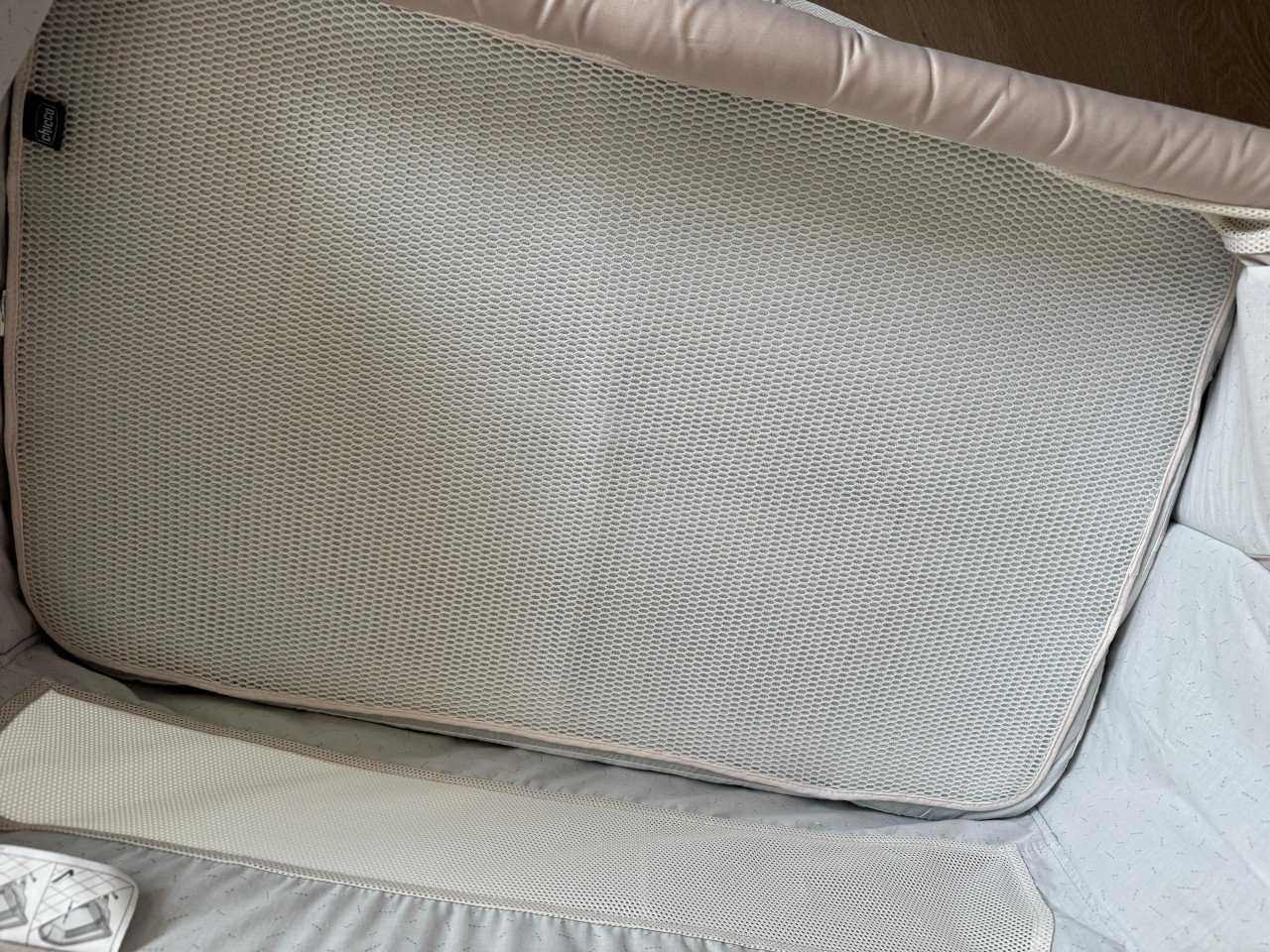 Co sleeper chicco next to me