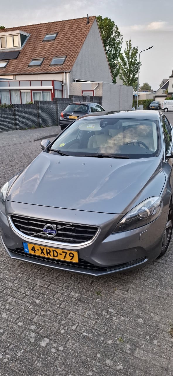Volvo v40 d2