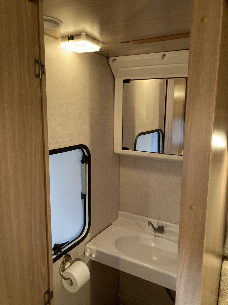 Caravans Beyerland Sprinter en Sterckeman Fjord met voortent en sani!!