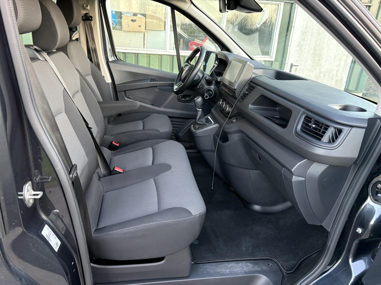 Renault Trafic Automaat BJ2024 dubbele cabine