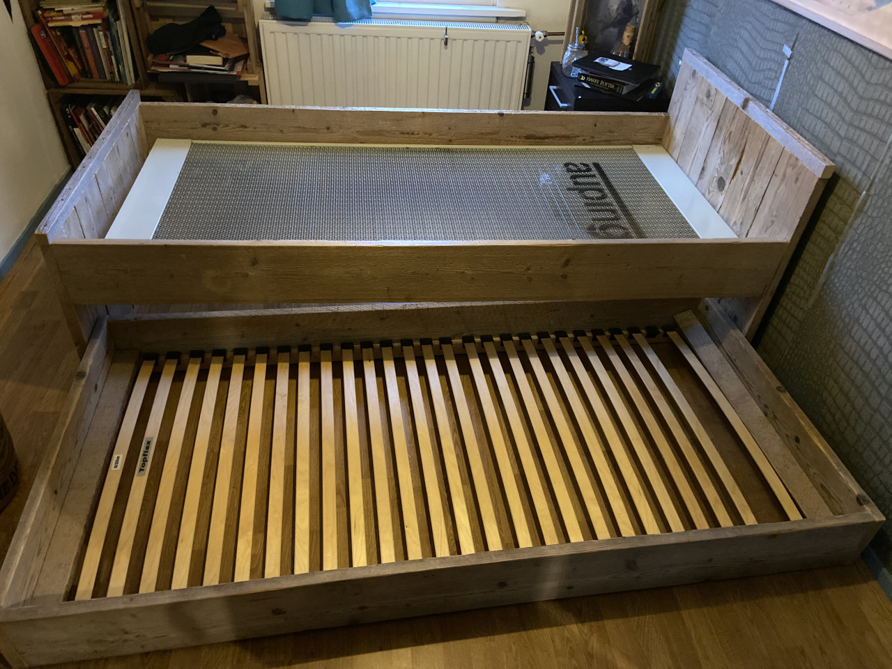 GRATIS 1 persoonsbed met uitschuifbaar logeerbed