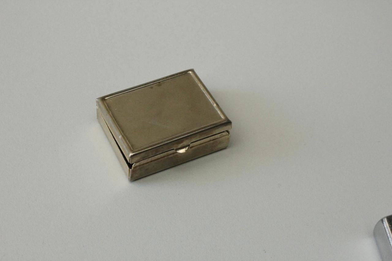 Goudkleurig pillendoosje