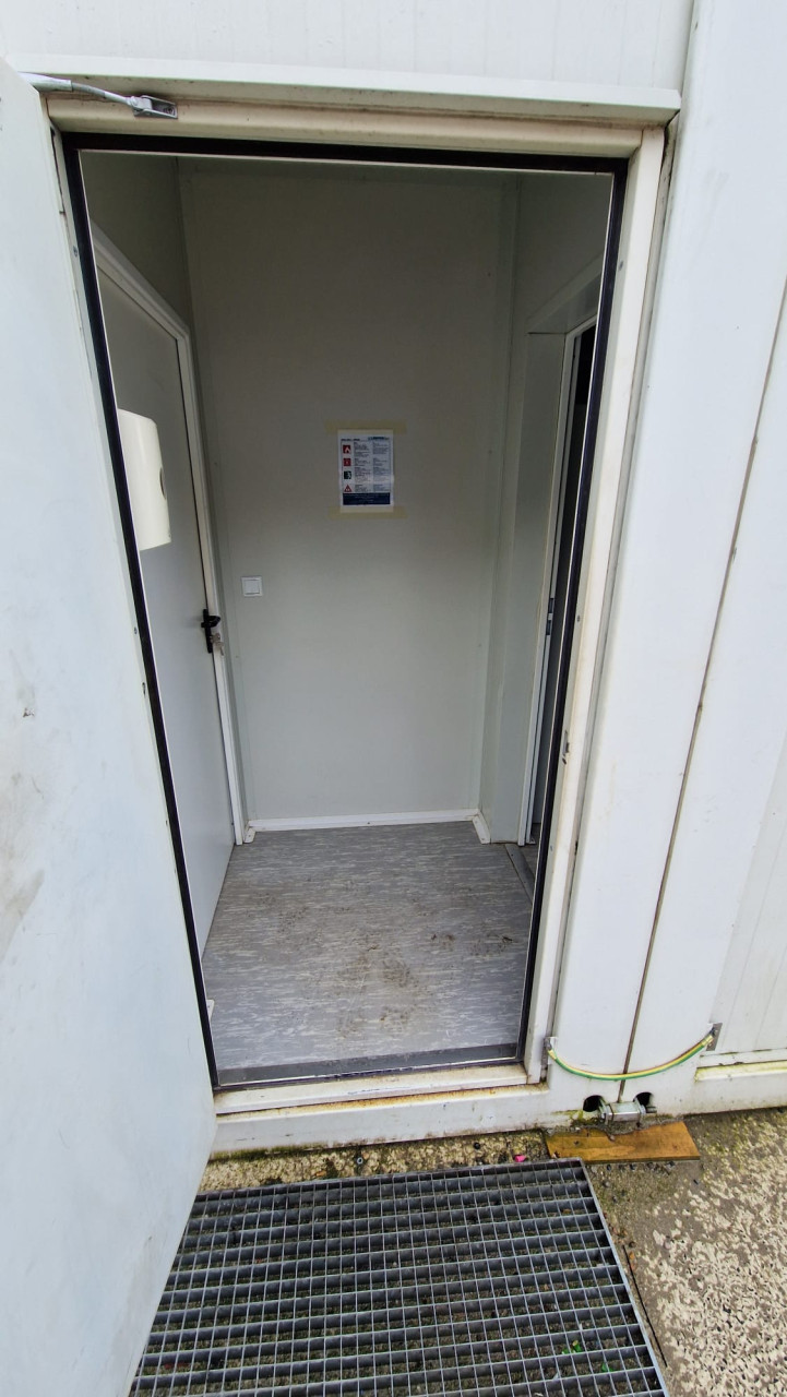 Verkleedruimte / sanitairunit / toiletunit / kantoorunit
