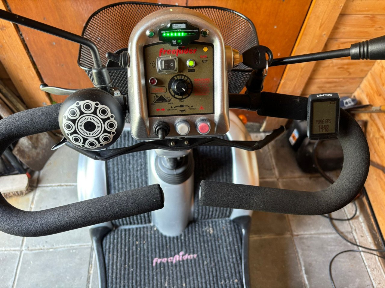 Mooie mango scootmobiel met grote actieradius!