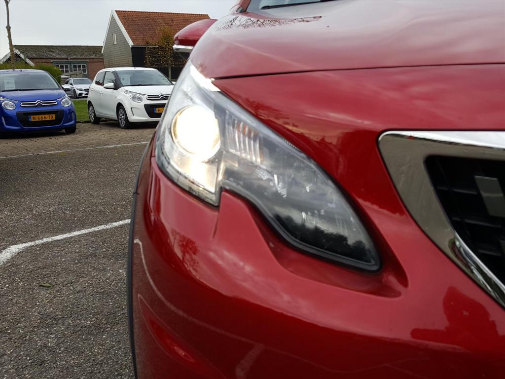 Peugeot 2008 1.2 puretech 110pk signature automaat eat6 navigatie | trekhaa