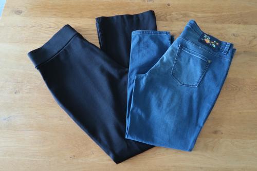 Blauwe MAC broek, mt 44 en 'n iets dikkere zwart flare broek van C&A, mt 44