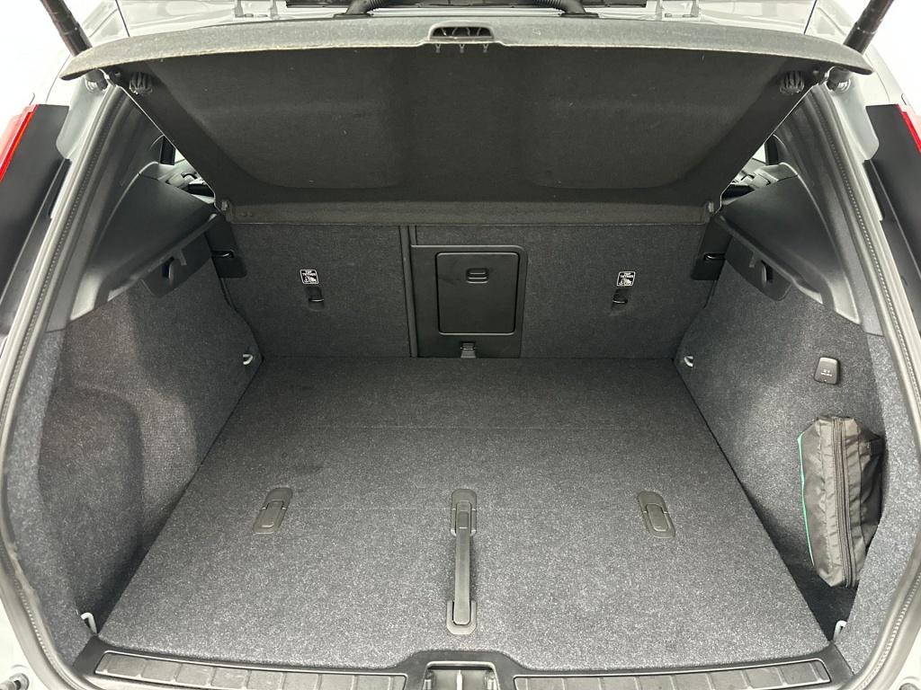 Volvo XC40 2.0 b4 plus black ed