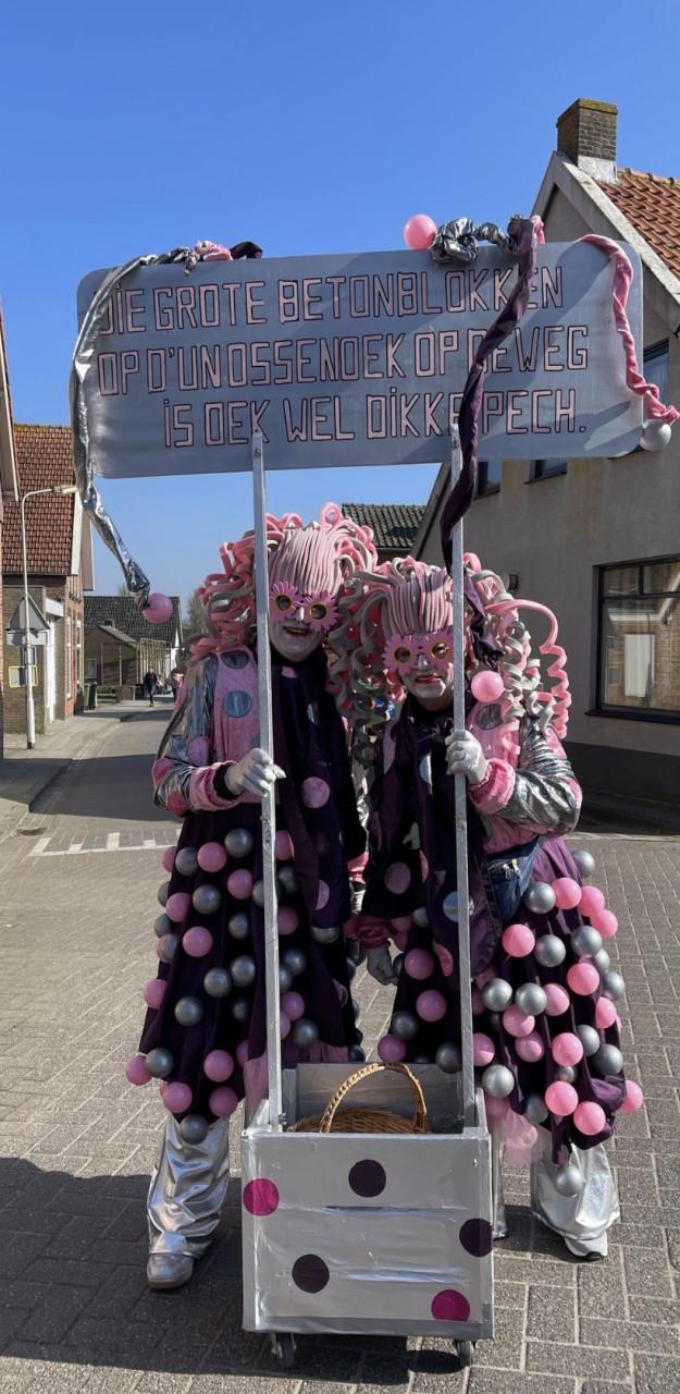 Set 2 mooie Carnavalspakken