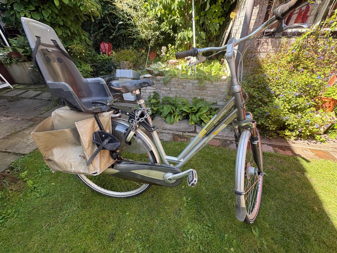 GRATIS damesfiets met achter kinderzitje