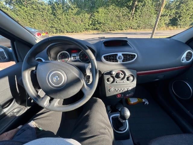 Renault Clio 1.2-16v rip curl