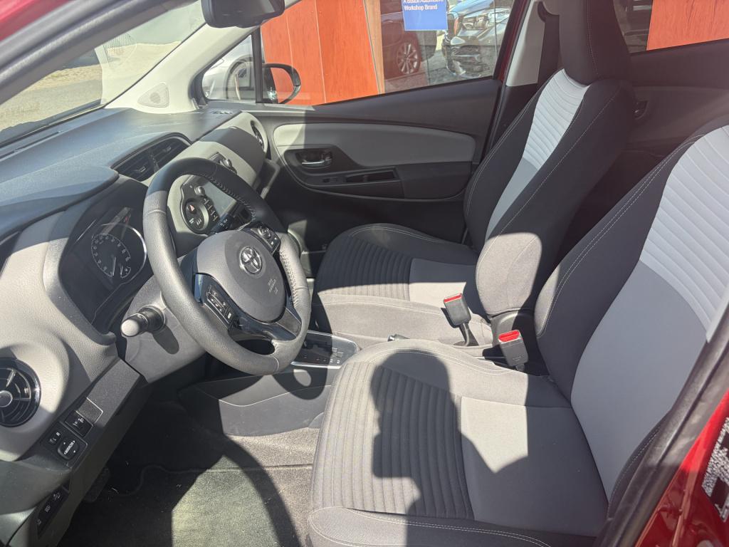 Toyota Yaris 1.5 hybrid dynamic | navi | climate | camera!