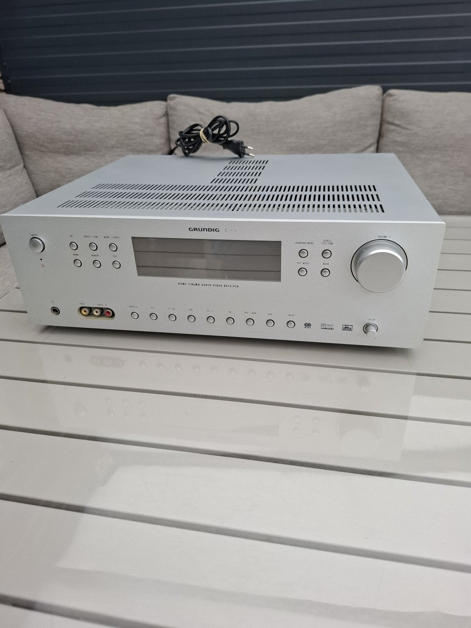 Grundig Cinio AVR 5200 DD 650 Watt .