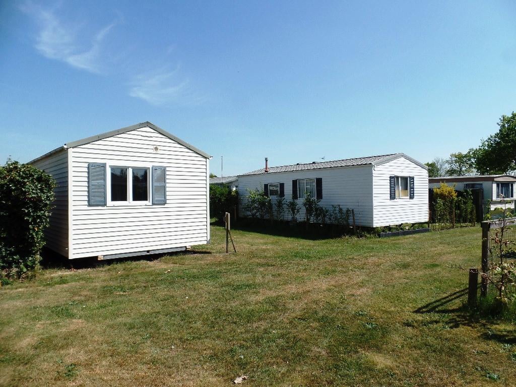 Keurig chalet op kleine camping nabij Noordzee en Grevelingenmeer te koop