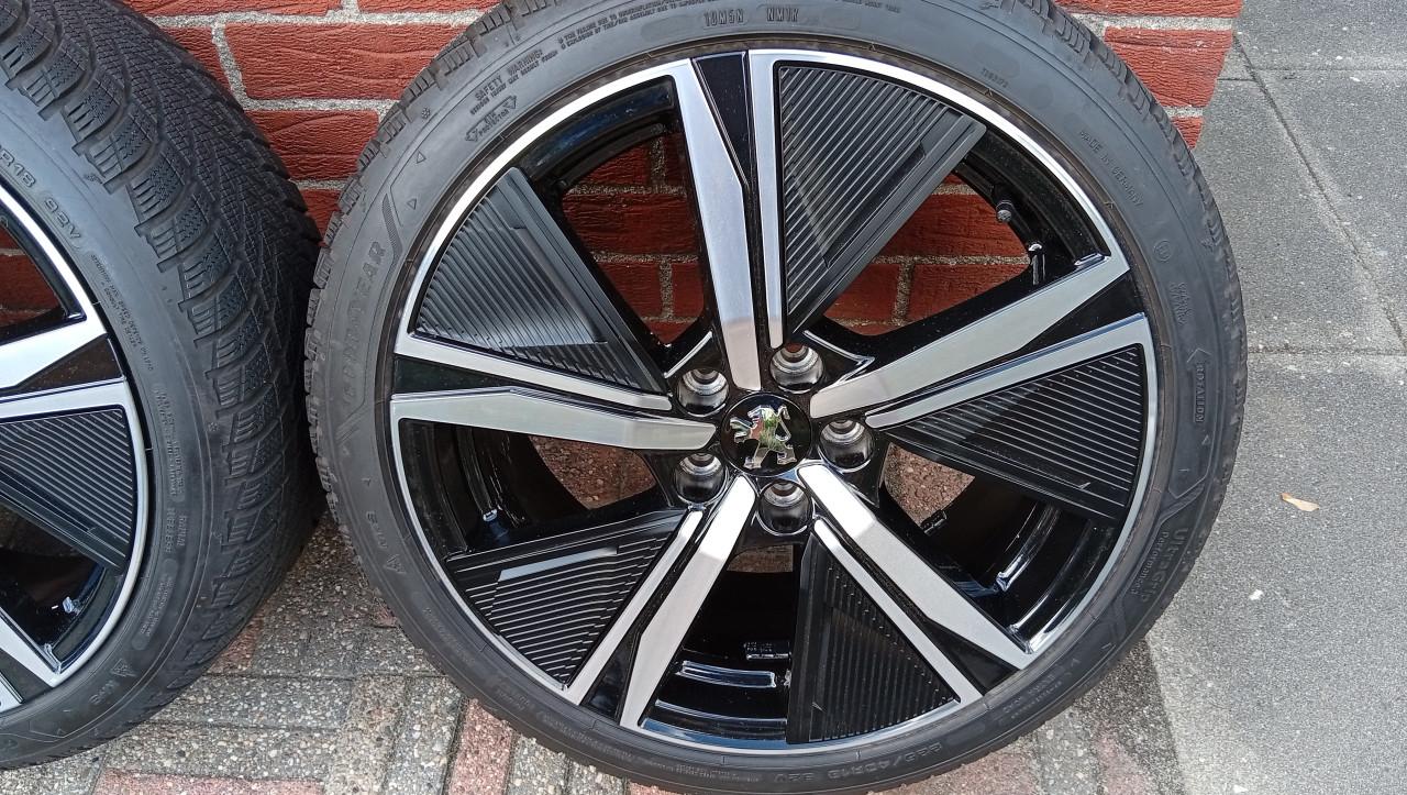 Originele Peugeot 308/Astra-L 18 inch exclusieve winterset