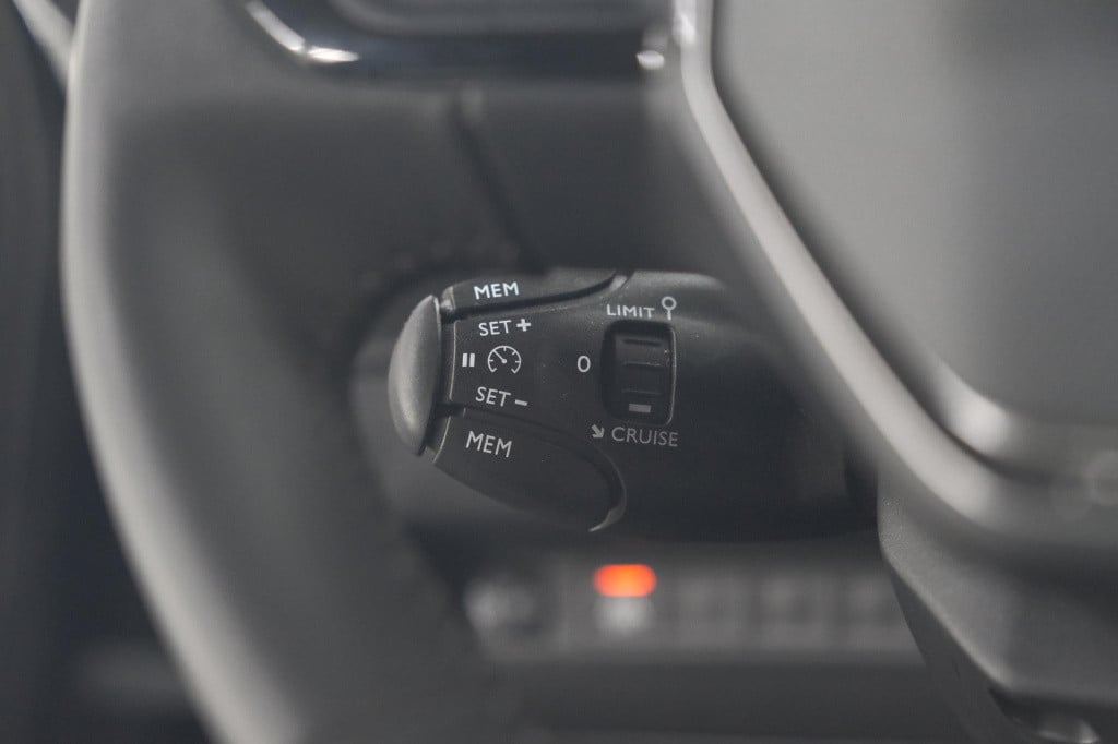 Peugeot E-2008 ev active pack 50 kwh | camera | navigatie | parkeersensoren