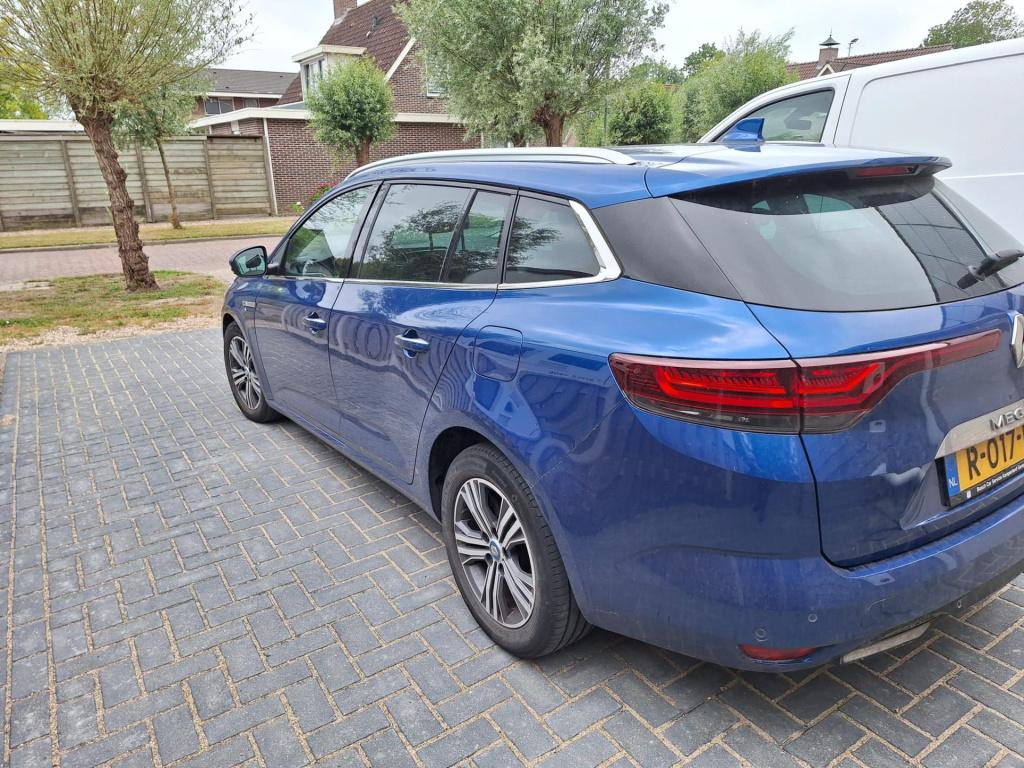 Renault Megane E-tech estate 1.6 plug-in hybrid 160 r.s. line