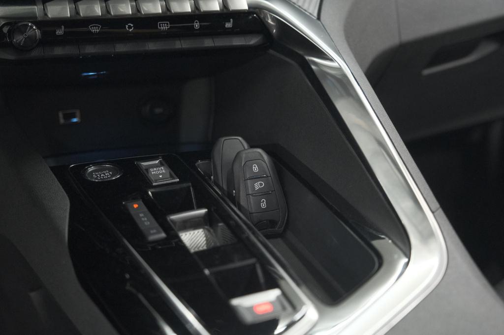 Peugeot 5008 puretech 130 eat8 active pack business | 7 zitplaatsen | camer