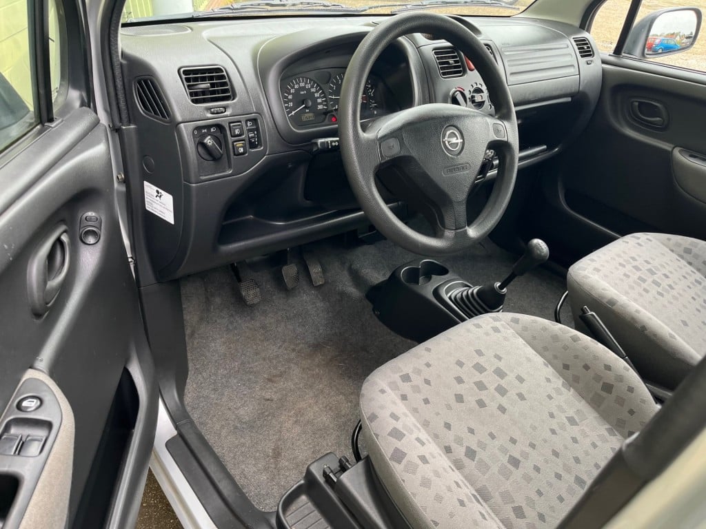 Opel Agila 1.2 - 16v elegance