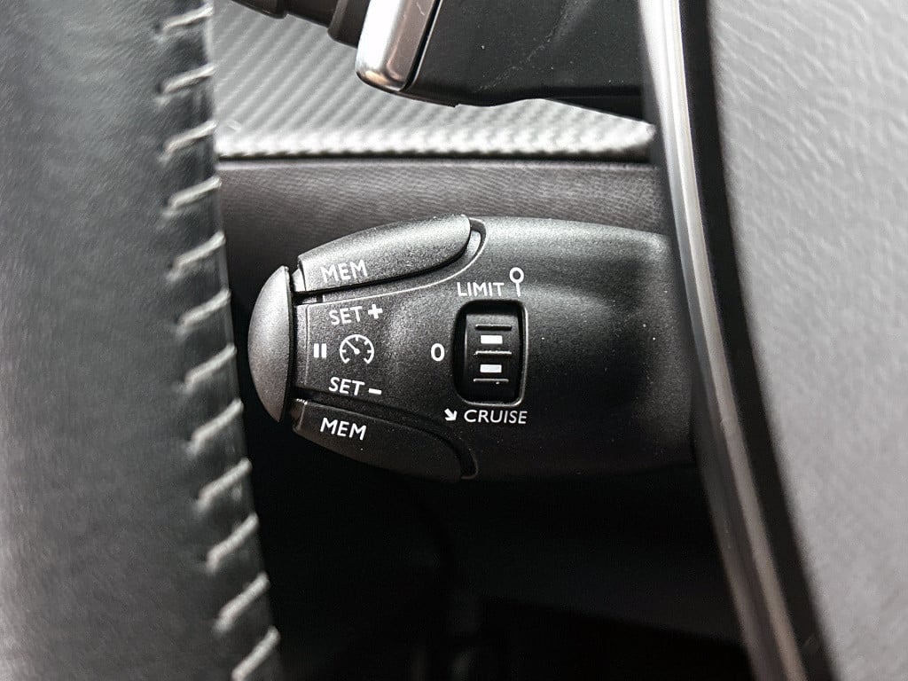 Peugeot 208 100 pk automaat allure | rijklaar | navi | camera | lm velgen |
