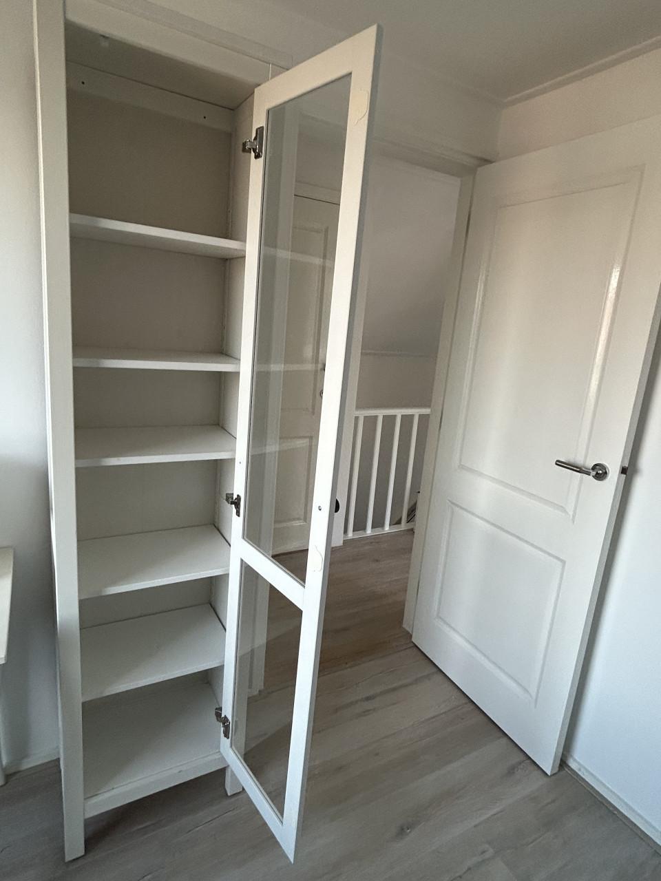 Kast (vitrine, boeken, verzameling)