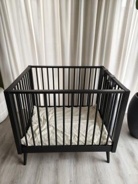 Europe baby box Evy mat zwart