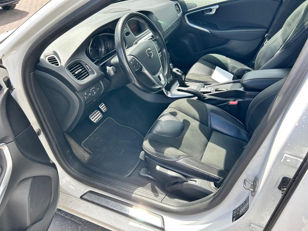 Volvo V40 t3 153pk aut6 polar+ sport| pano| camera| h&k sound| dab+