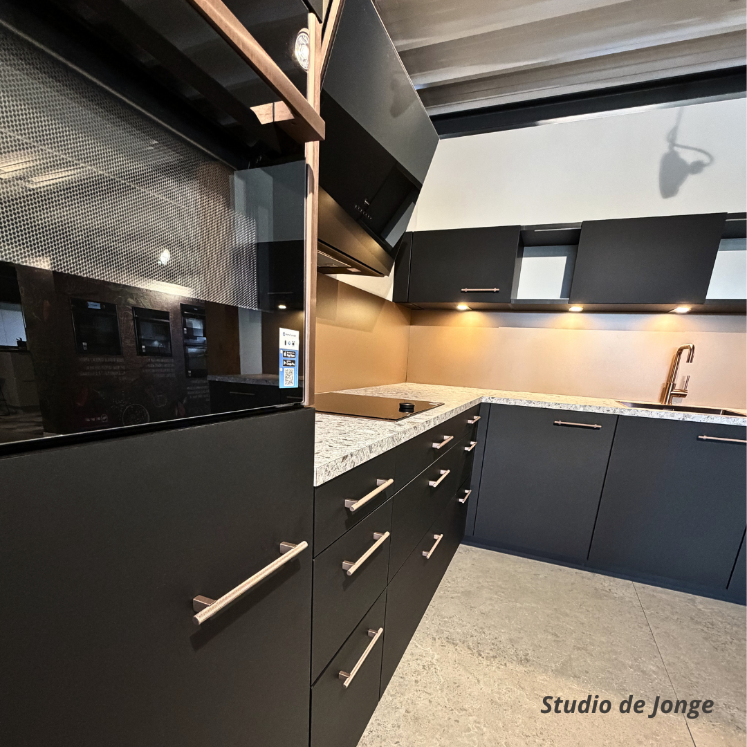 Showroom uitverkoop bij Studio de Jonge – Showroomkeuken te koop