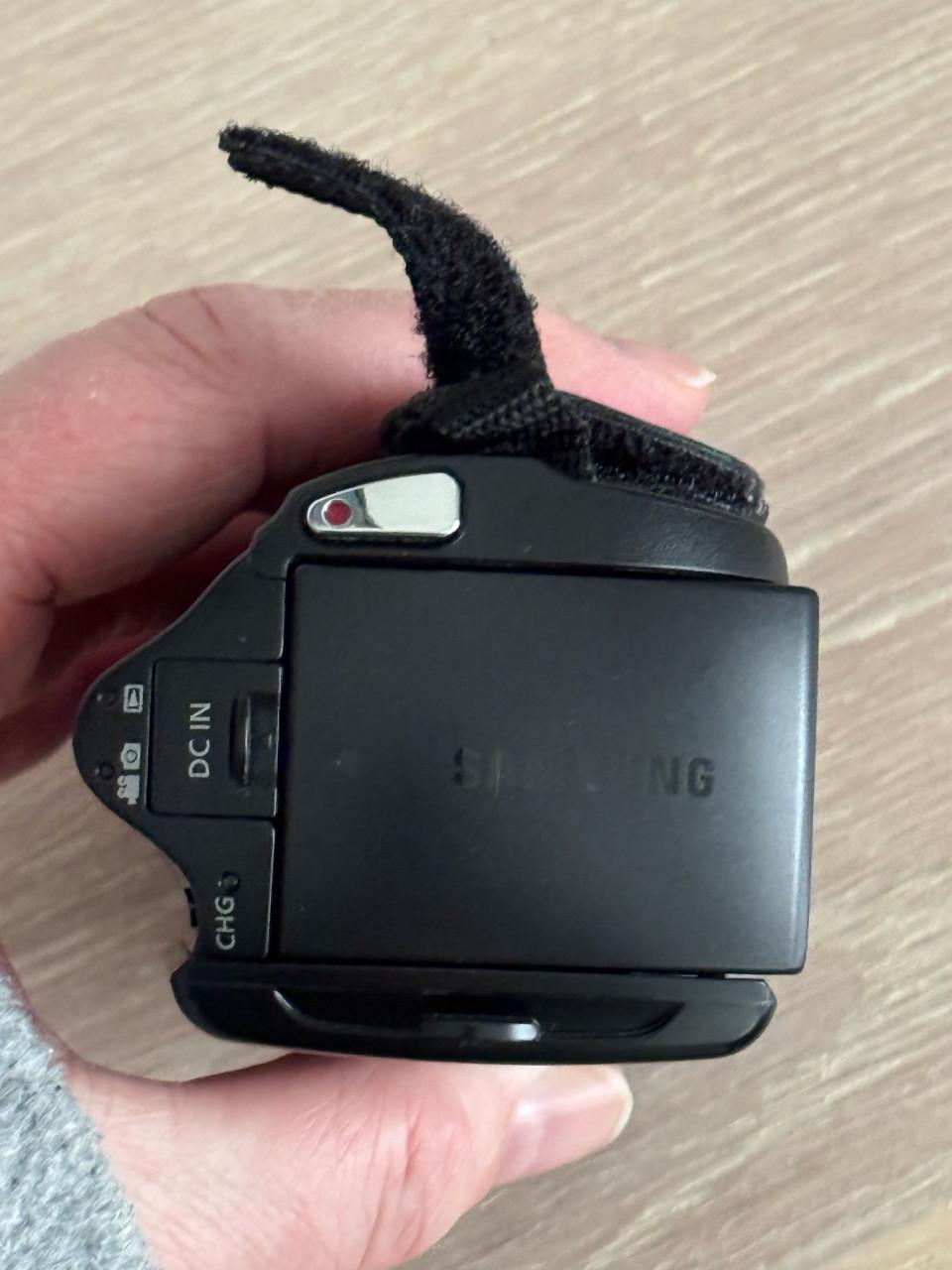 Complete Samsung HMX-H300 camcorder