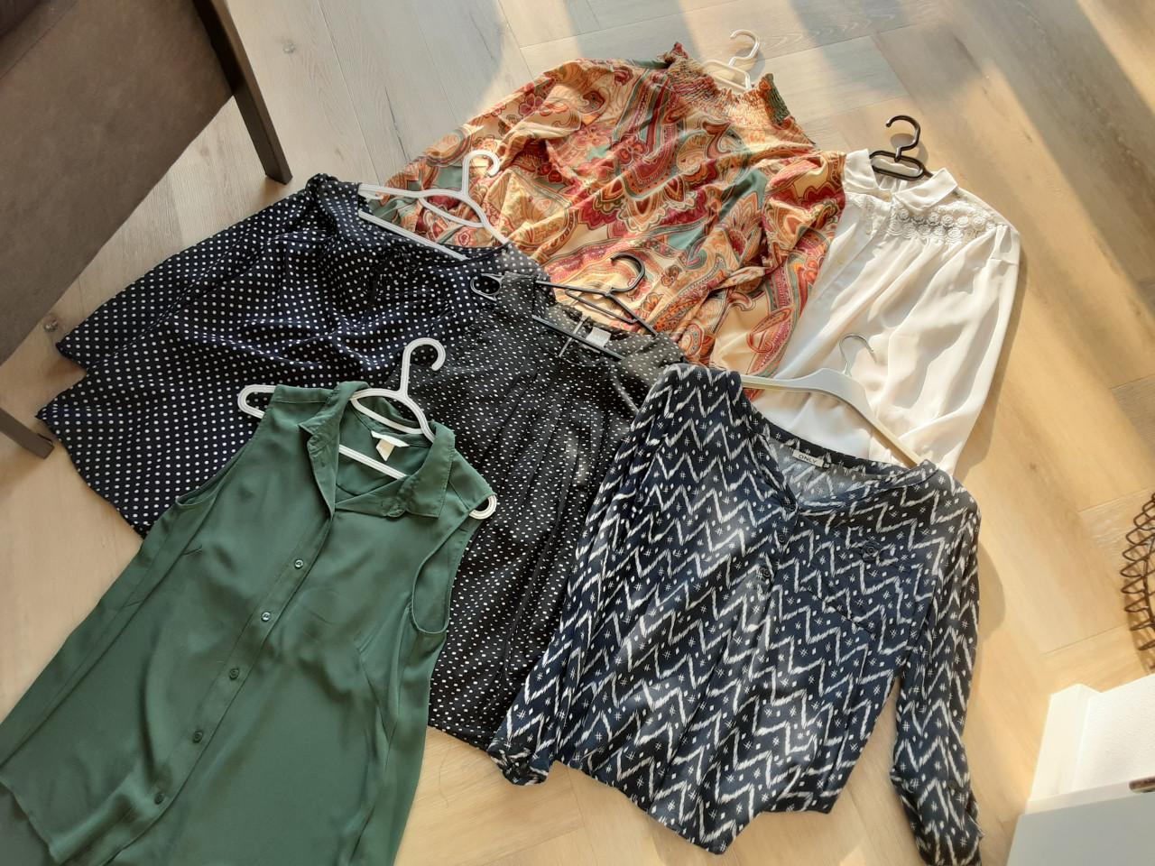 5 keurige  bloesjes  mt 38