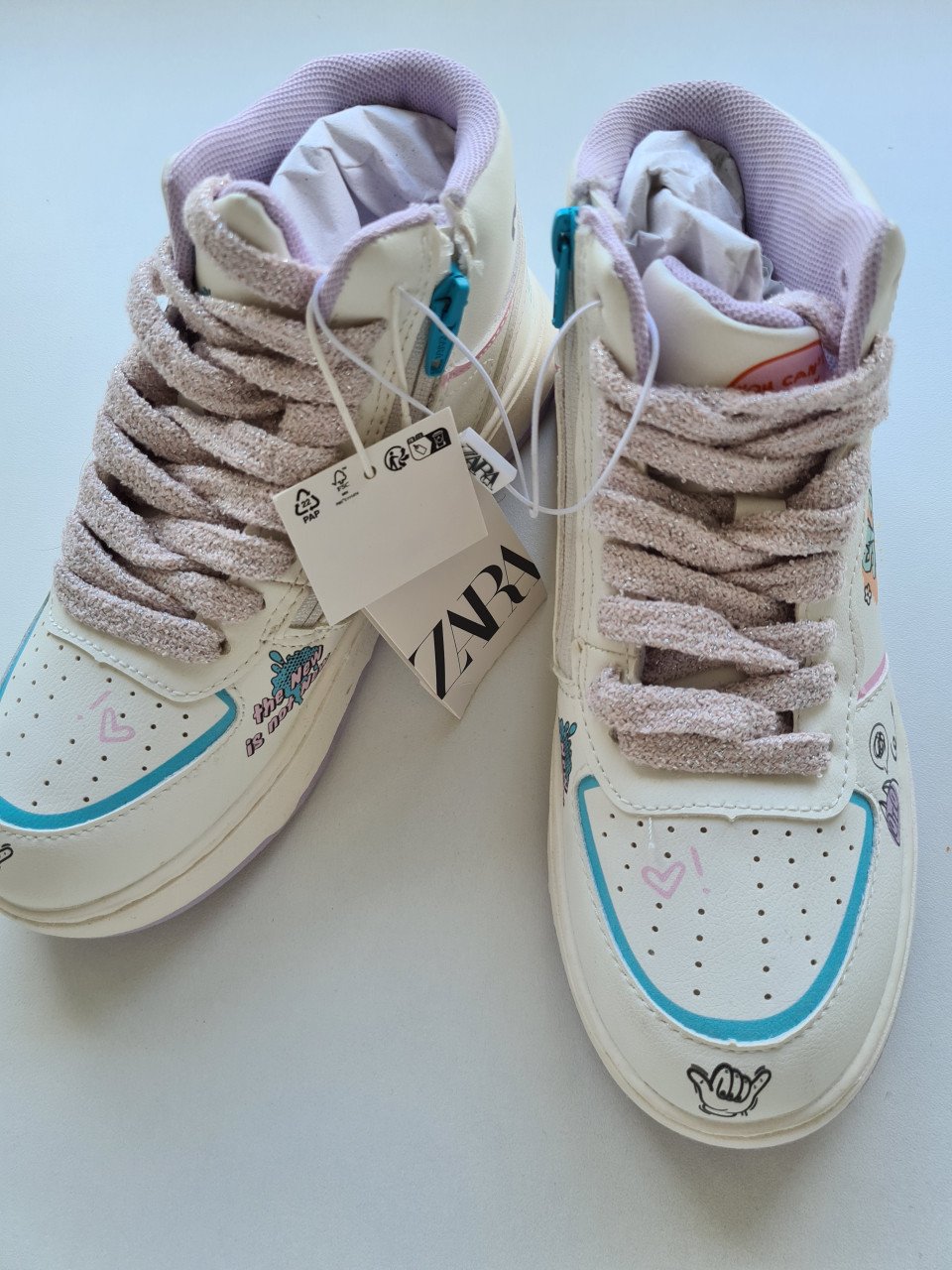 Nieuwe witte veter / rits half hoge sneakers met opdruk Zara  Maat 32