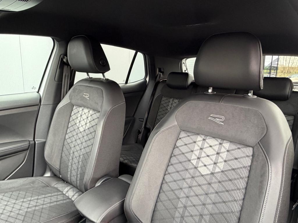 Volkswagen T-cross 1.5 tsi 150pk dsg r-line | camera | trekhaak | navi | iq