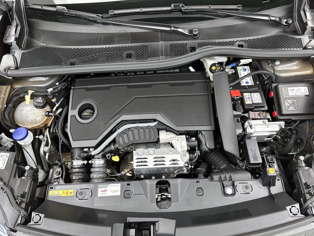Peugeot 2008 1.2 hybrid 145 allure | rijklaar |