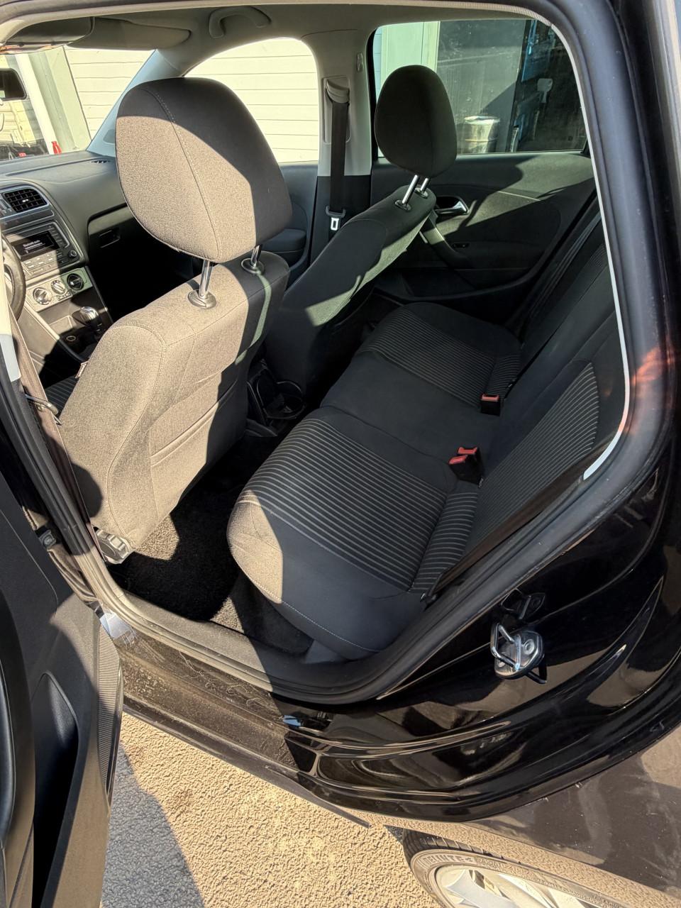 Volkswagen Polo 1.4-16v Highline 5 deurs AUTOMAAT DSG NAP ! ! !