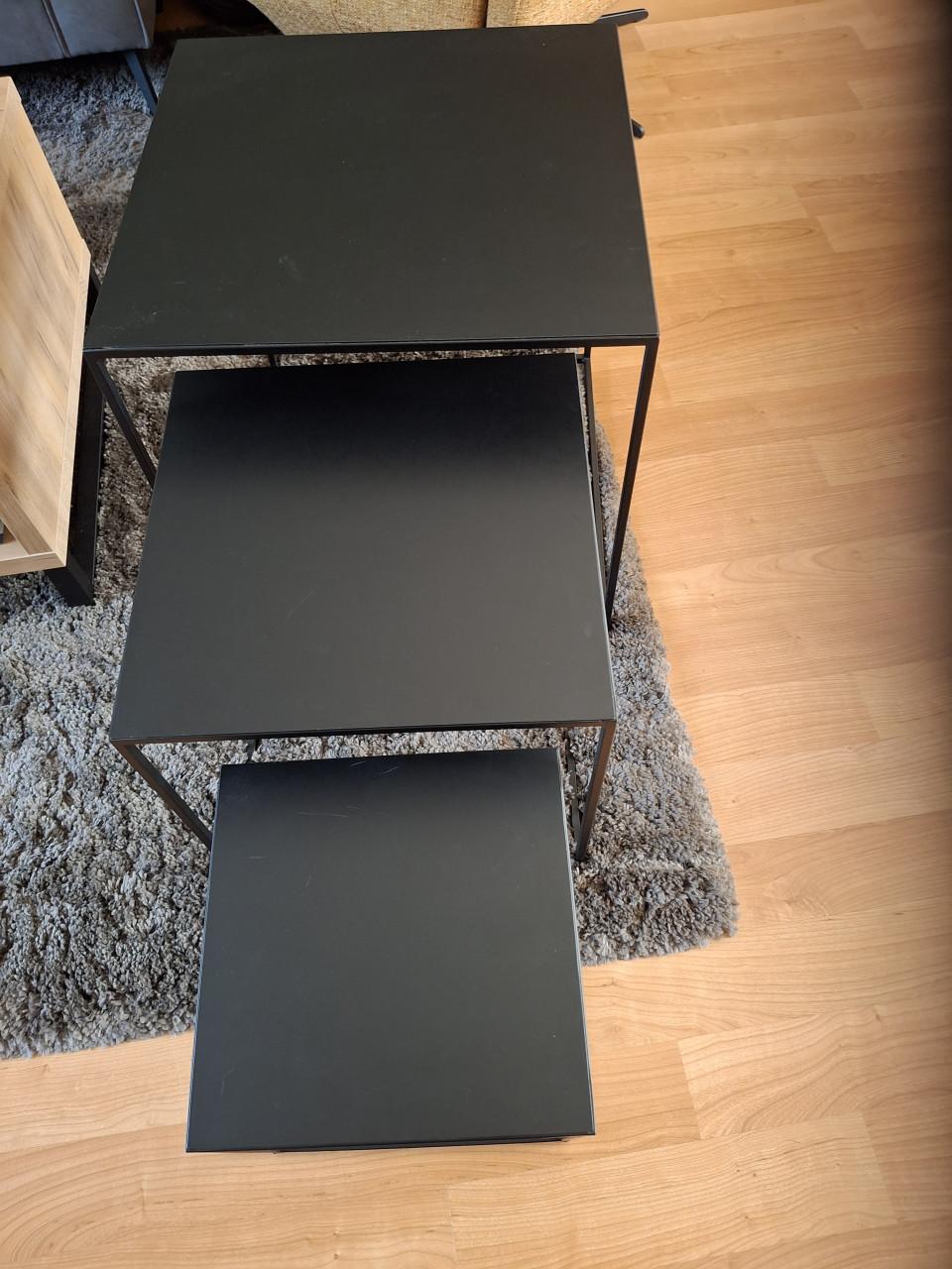 Staande lamp met 3 poot hout en 2 kappen en salontafels of bijzettafeltjes