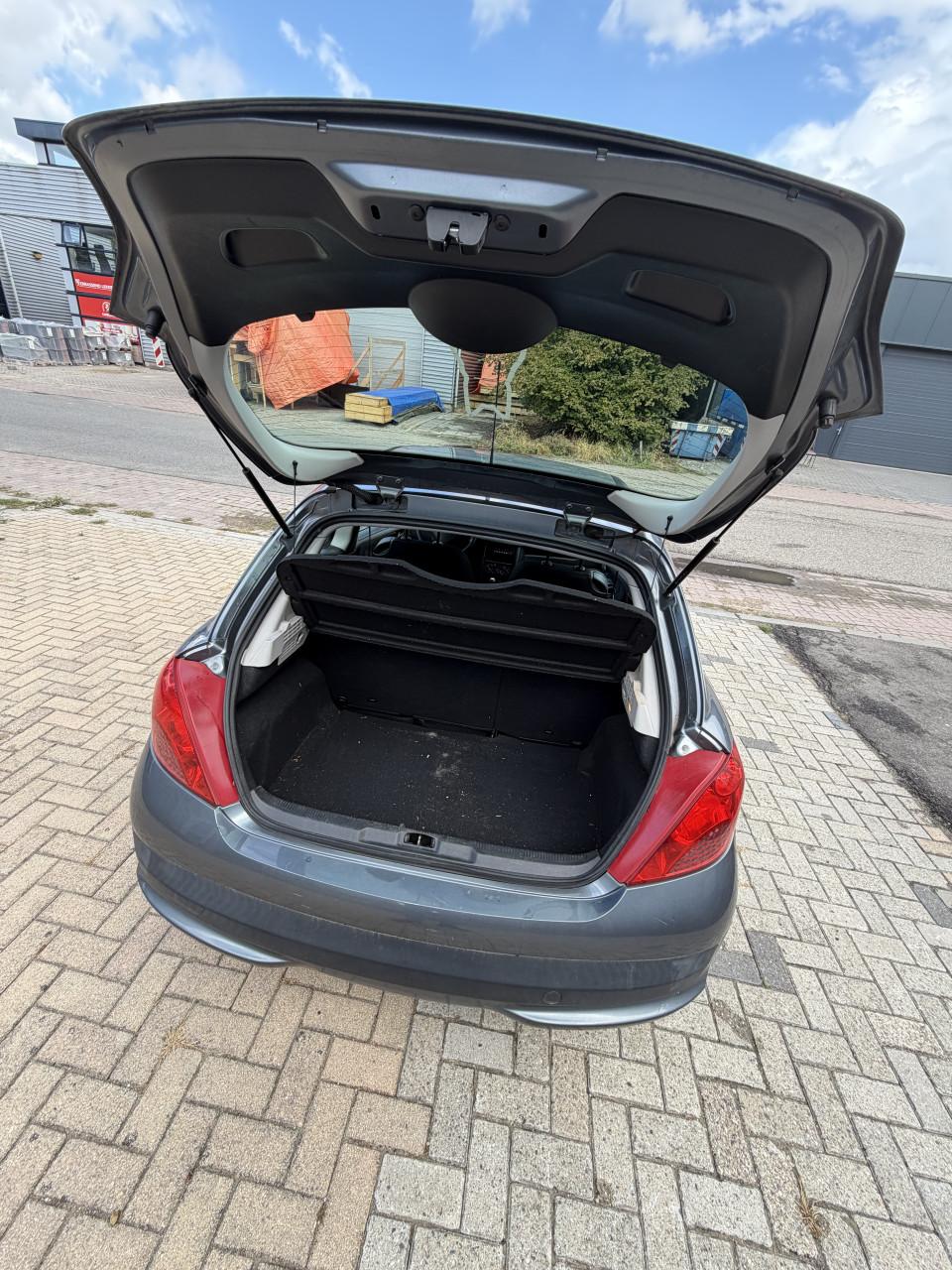 Peugeot 207 zuinig 1.4 + Airco, Weinig KM, onderhoud gehad.
