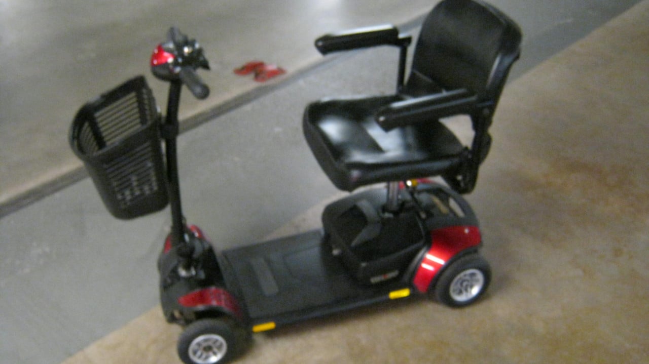 TE KOOP SCOOT MOBIEL GO GO TREVELLER ELITE IN 2 MIN UIT ELKAAR