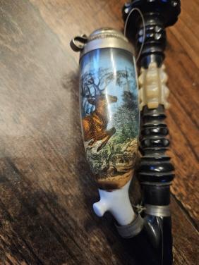 Antieke jachtpijp met hertenafbeelding, prachtige staat