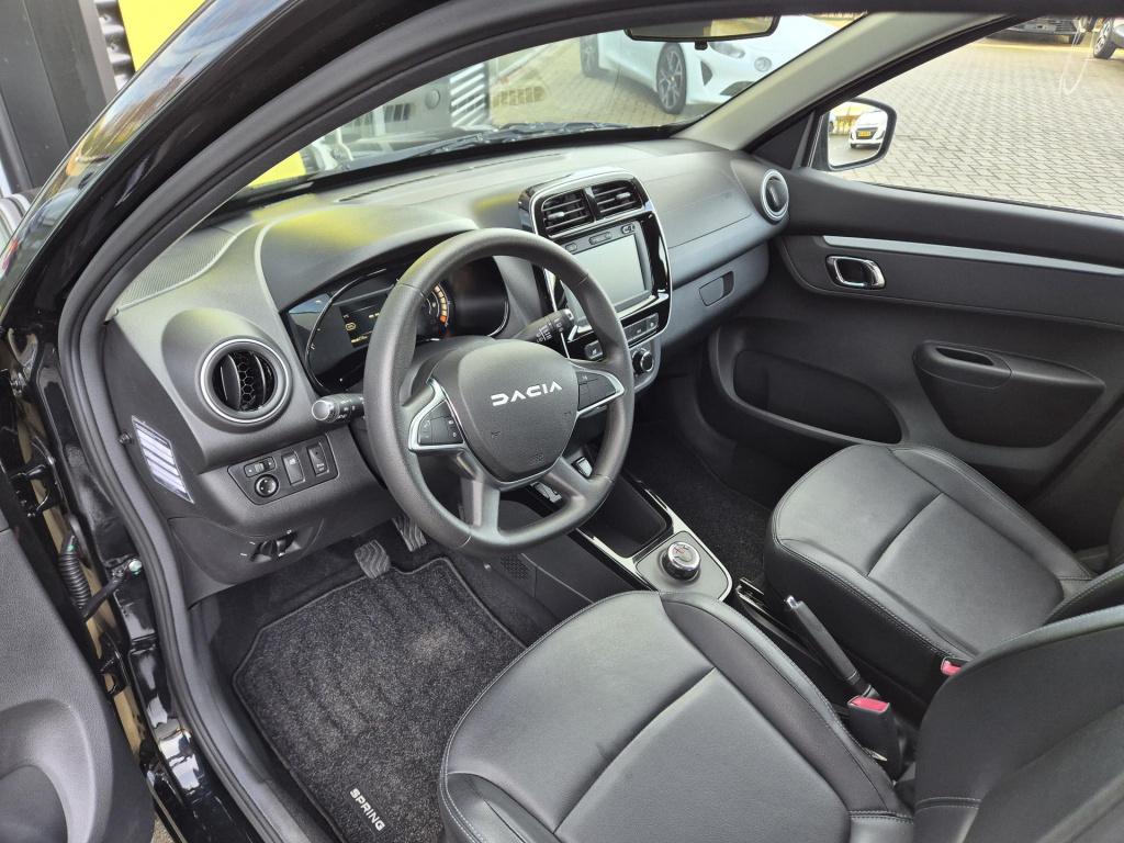 Dacia Spring expression 27 kwh lederen bekleding, navigatie, camera, ccs sn