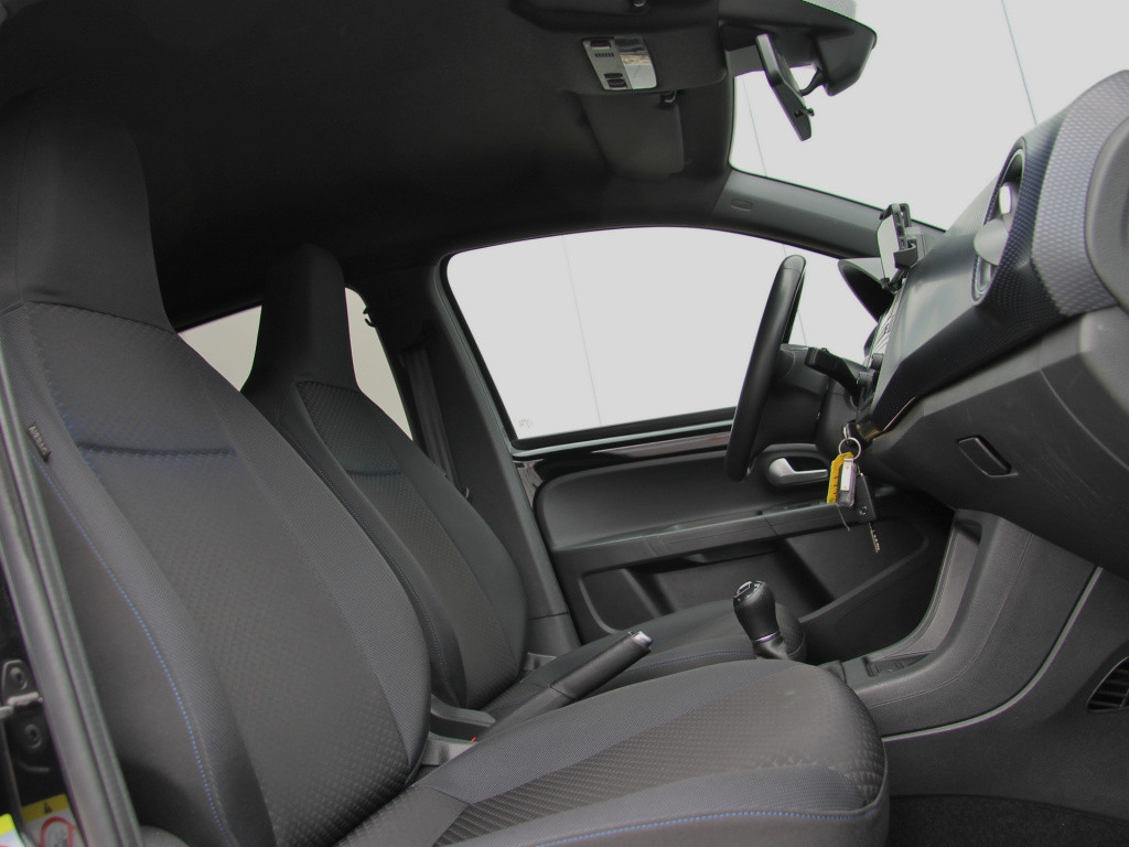 Volkswagen UP! active 5drs. clima | cruise | camera | vol!