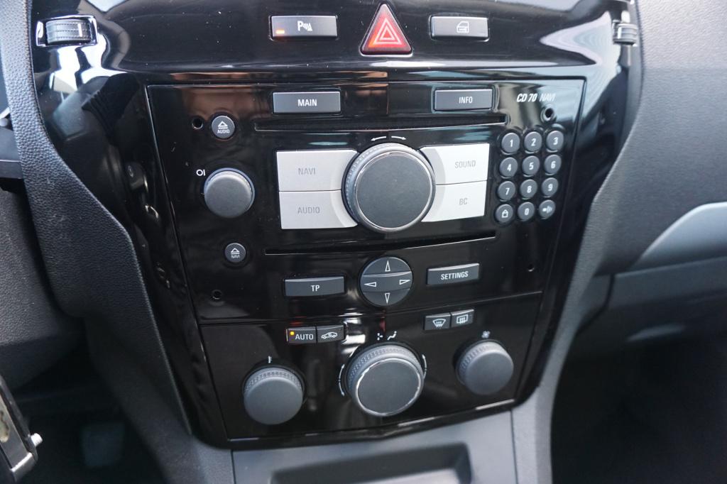 Opel Zafira 1.8 cosmo 7-persoons / climate / navi / cruise / trekhaak / lm 