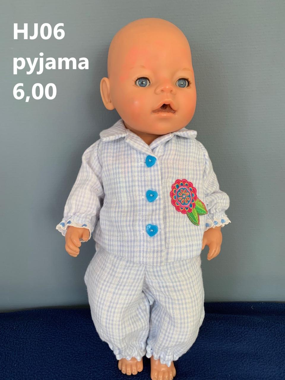 Poppenkleertjes baby born. Pyjama. Opbrengst KiKa.